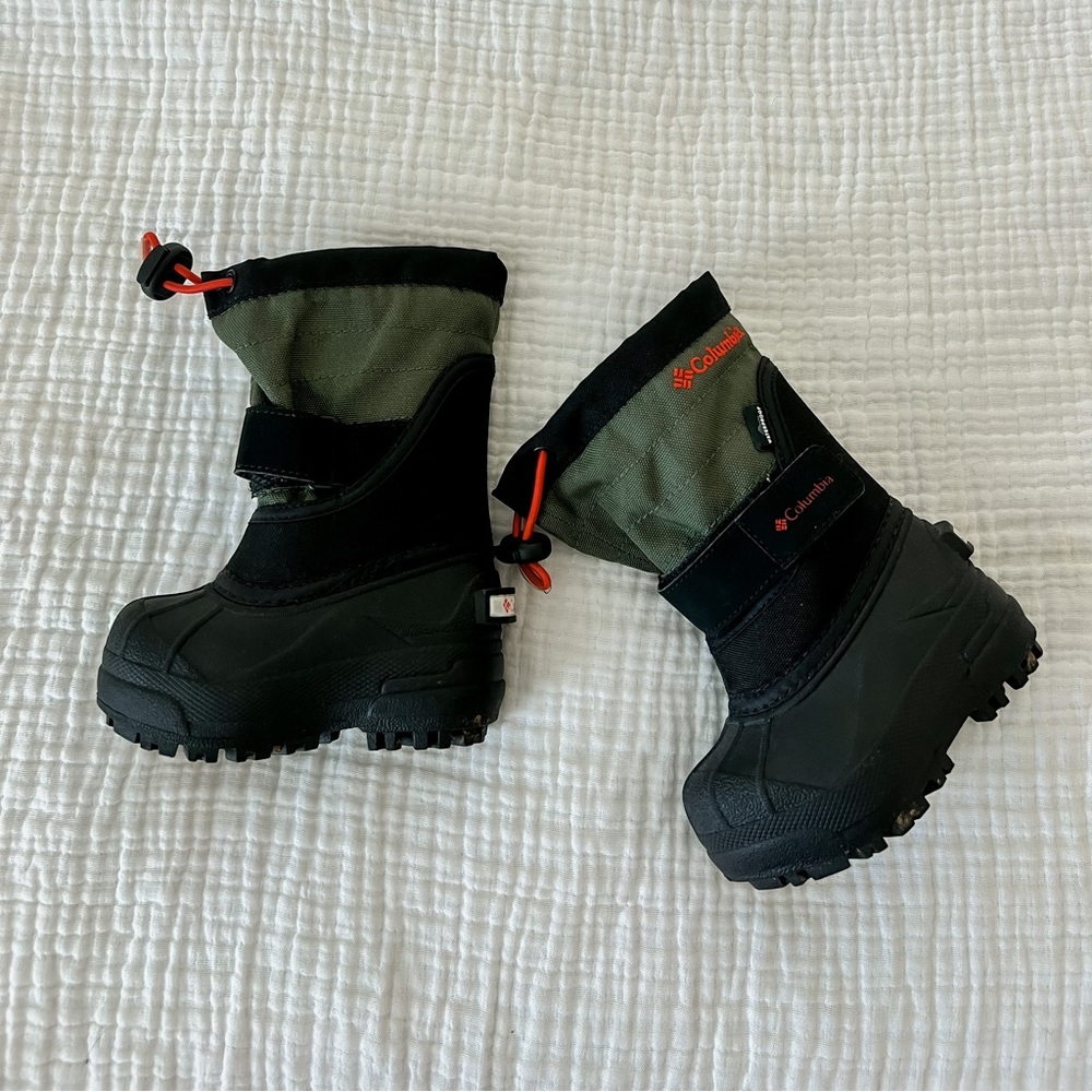 Columbia snow boots size 4c